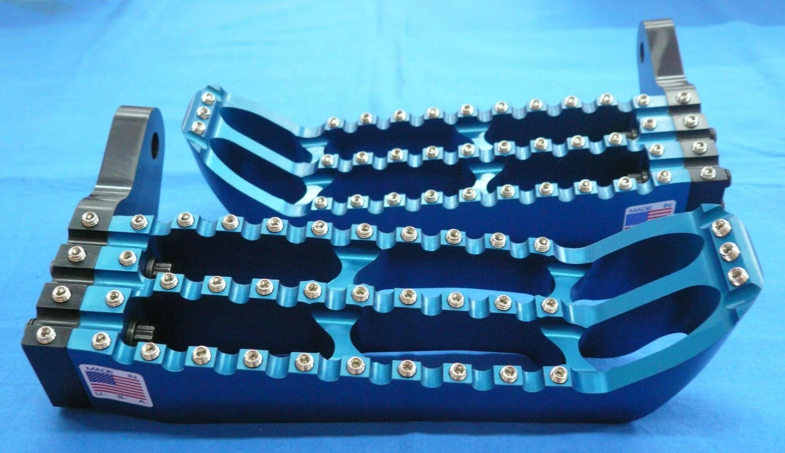 HONDA TRX 250R TRX250R BDT RACING BILLET FOOT PEG SET CLEAT DESIGN 1986-87 BLUE - Image 4